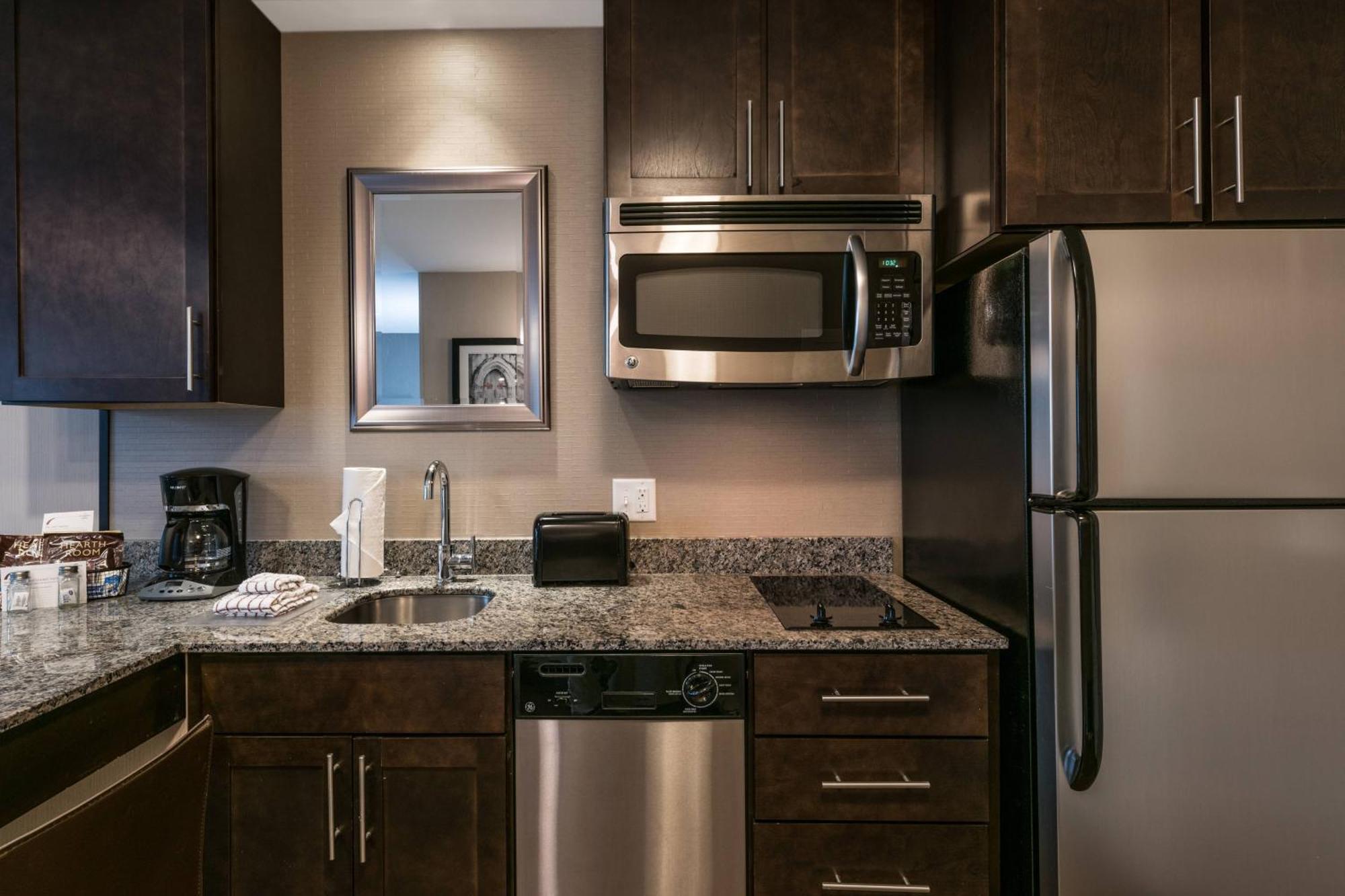 Residence Inn By Marriott Boston Нидем Экстерьер фото